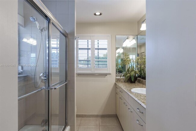 Building Photo - 2130 NE 15th St