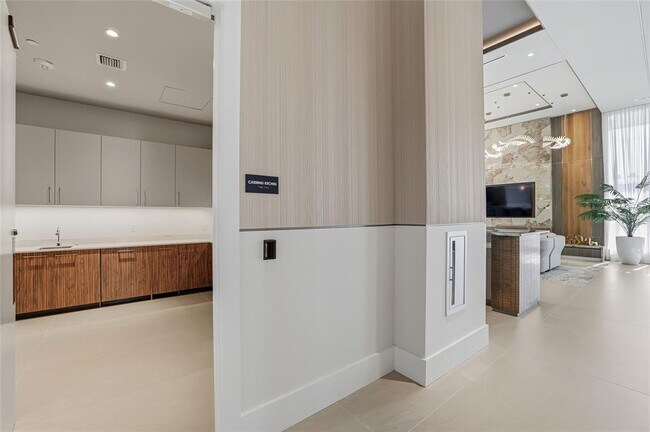 Building Photo - 275 1st Ave S