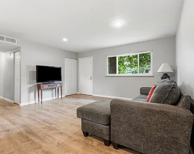 Building Photo - 284 Ramsey Ln