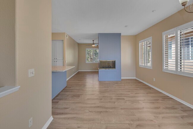 Building Photo - 3183 Dehesa Rd