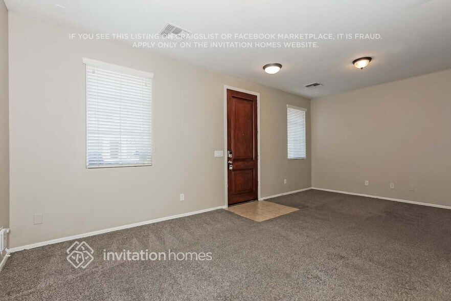 Building Photo - 10041 E Impala Ave