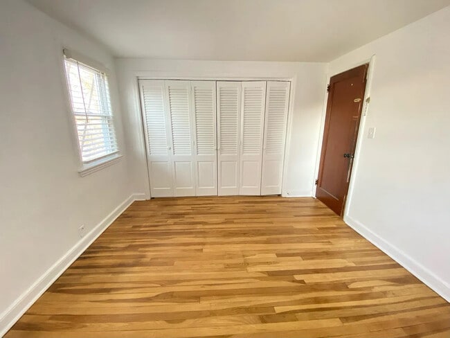 Building Photo - 34 E 7th St