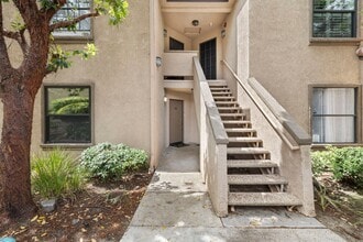 Building Photo - 1056 Calle Del Cerro