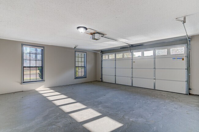 Building Photo - 7801 Autumn Creek Dr