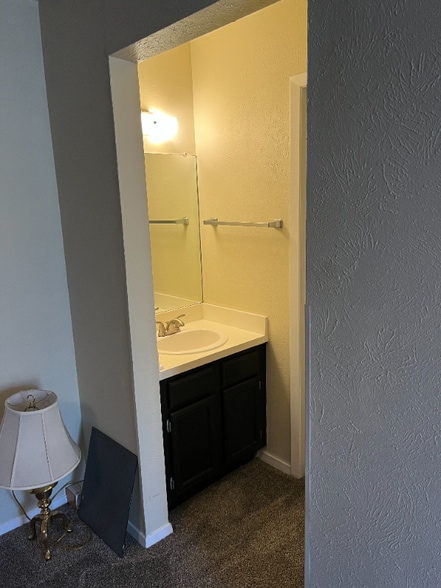 Building Photo - 2111 E Belt Line Rd