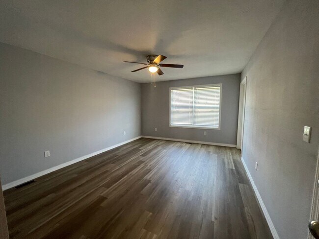 Building Photo - Never Occupied - Brand New 2 bedroom 2 bath Duplex in Kimberling City, MO - Ask us about Move In ...