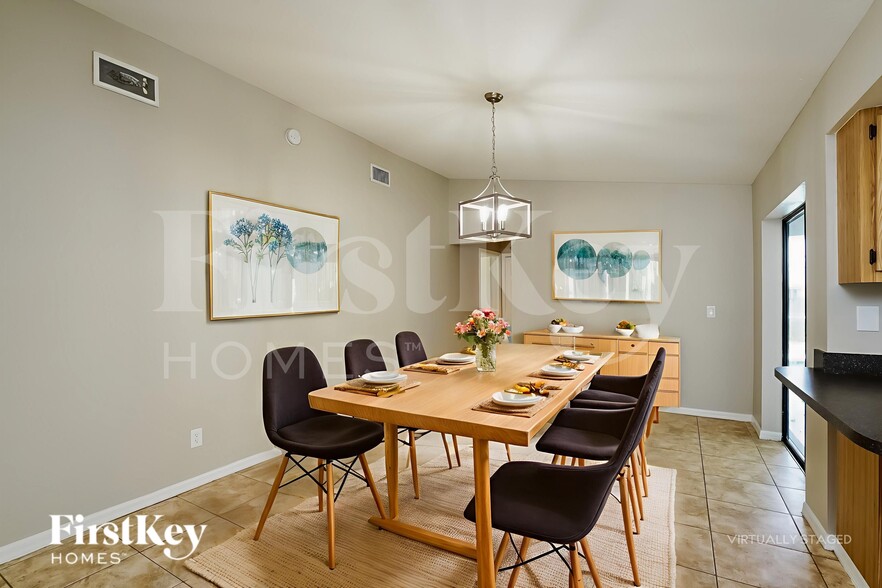 Building Photo - 302 SE 15th St