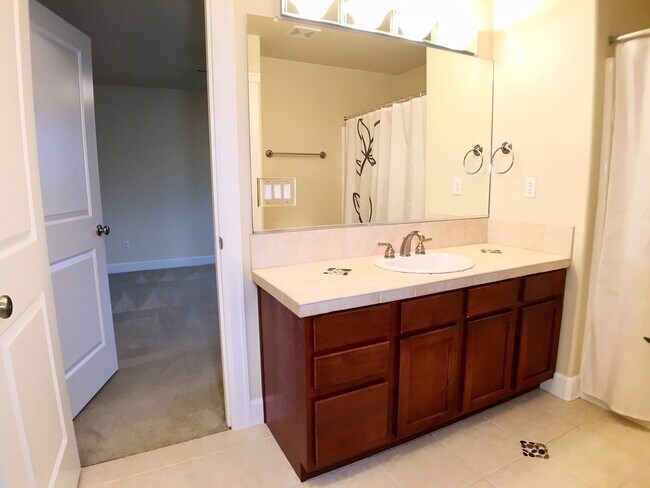 Building Photo - Stunning 3BD  Lake Shore Home with Office and Loft Area!  Gorgeous Finishes!