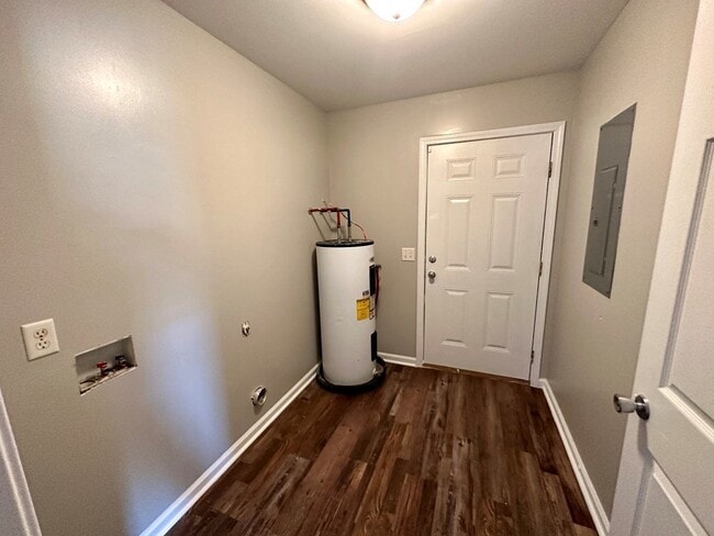 Building Photo - 305 N College St