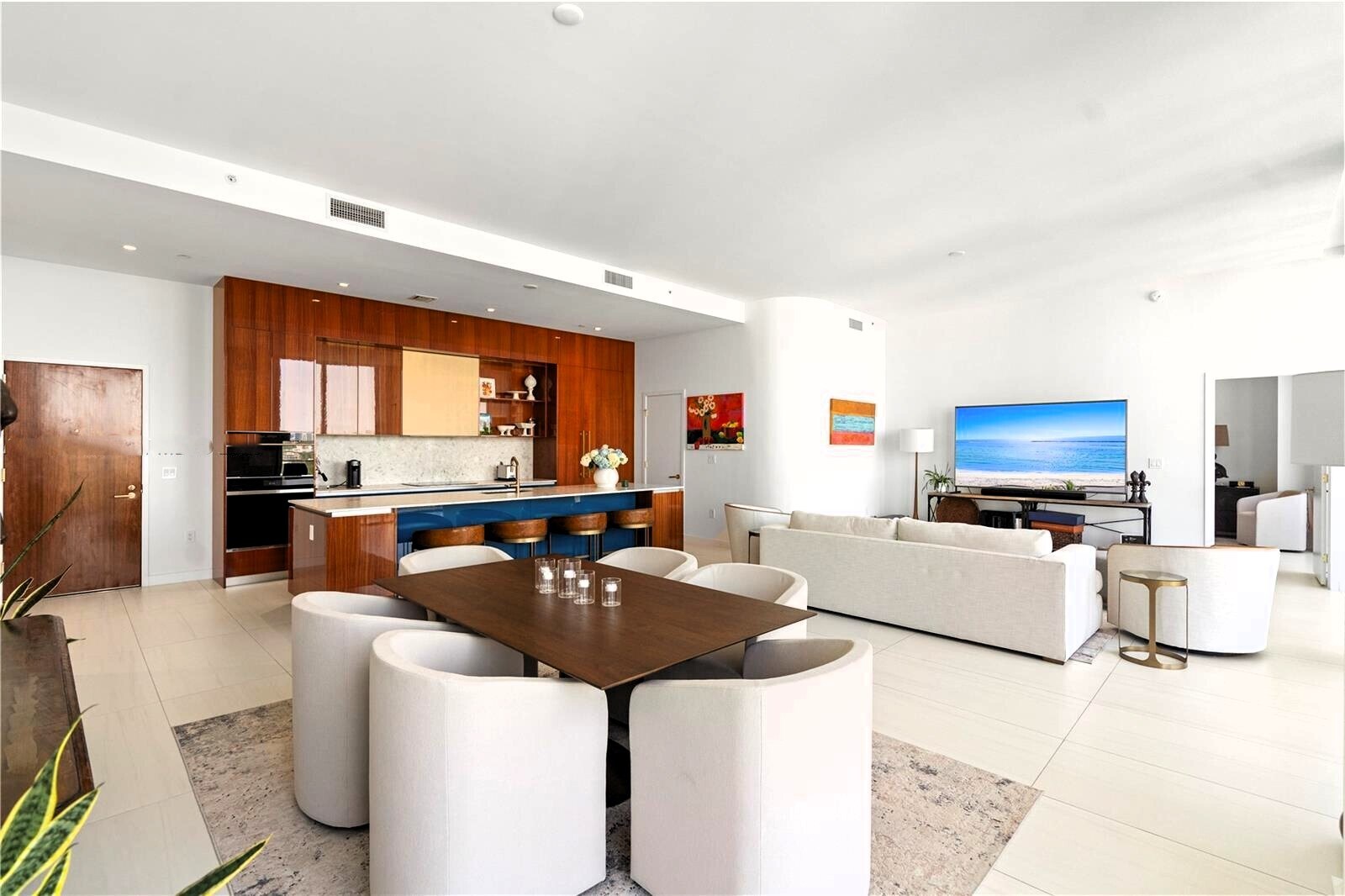 Building Photo - 2678 Tigertail Ave