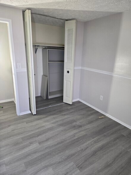 Building Photo - 554 Logan St