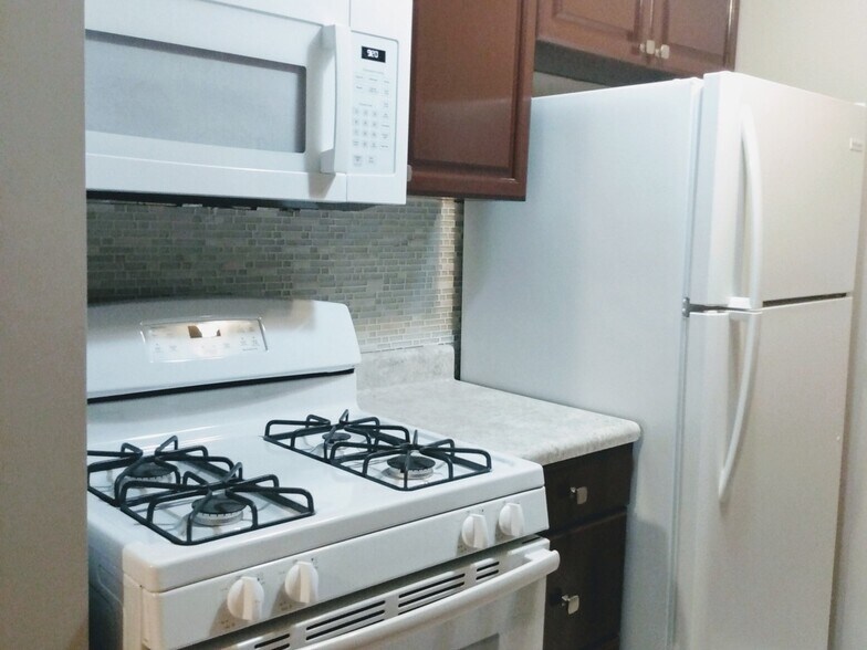 Kitchen with Appliance - 570 Mesa Dr