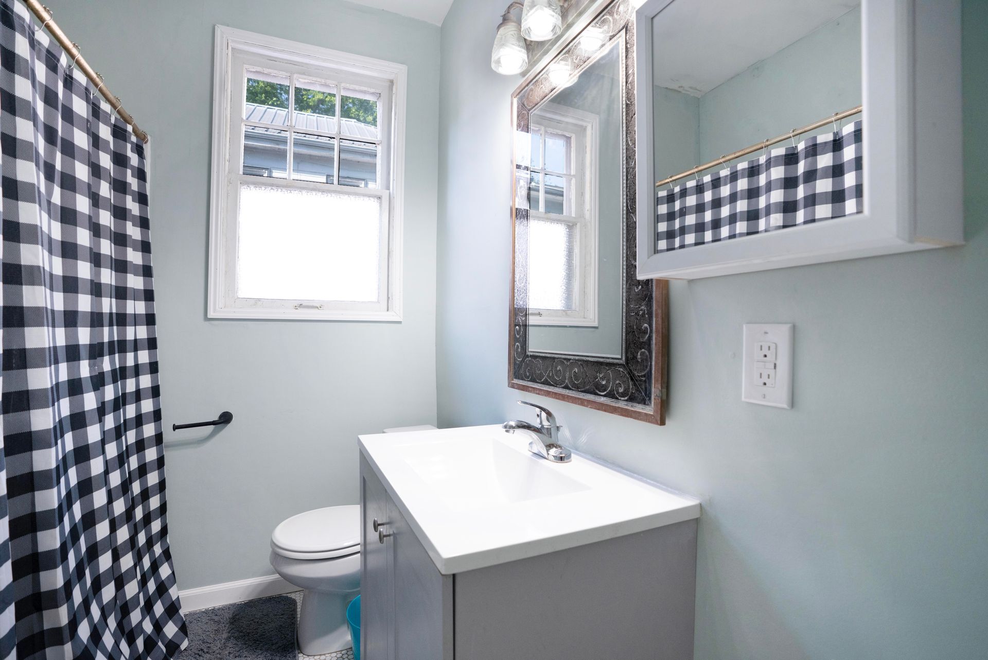 Building Photo - 2008 S Main St