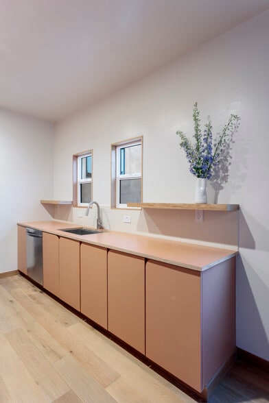 Building Photo - 3361 Hamilton Way