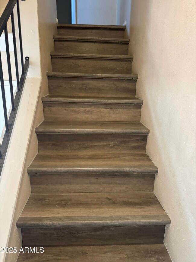 Building Photo - 286 W Palomino Dr