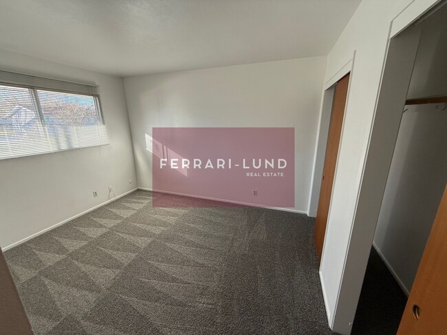 Building Photo - Townhome in Reno, 2 bedroom 1.5 bathroom -...