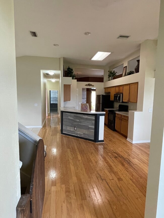 Building Photo - 11605 Grove Arcade Dr