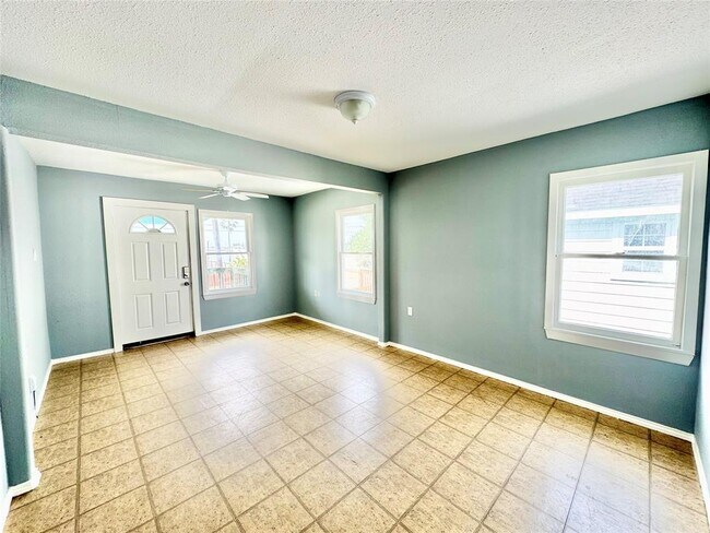 Building Photo - 6203 Heards Ln