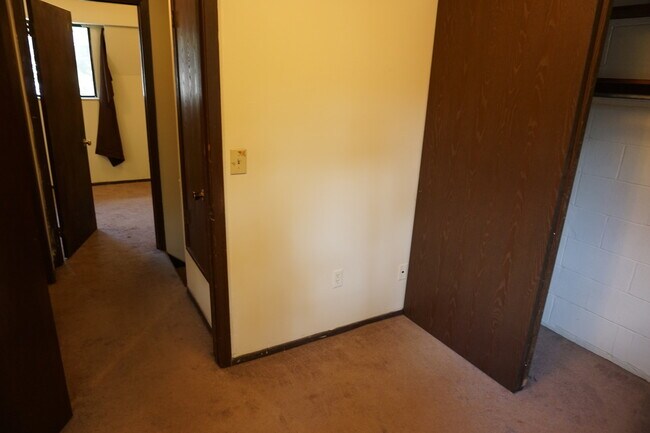 Building Photo - 64 W Northwood Ave