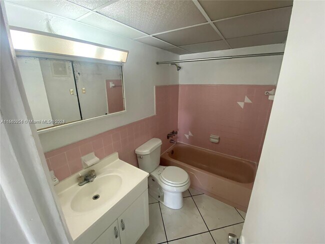 Building Photo - 1901 SW 67th Ave