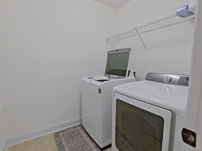Building Photo - 528 Scenic Dr