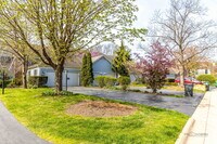 Building Photo - 851 Sutton Ct