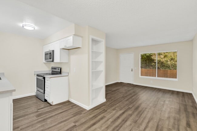 Building Photo - Great 2 Bedroom Condo in Gated Community