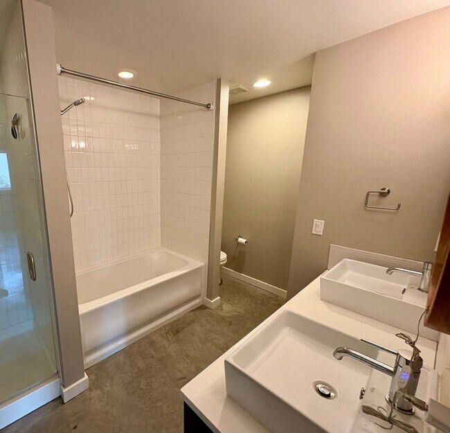 Building Photo - Beacon Hill Townhouse