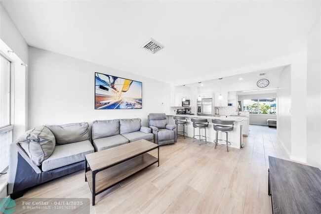 Building Photo - 1201 Avocado Isle