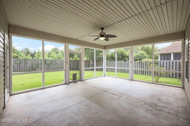 Building Photo - 227 Silver Creek Loop