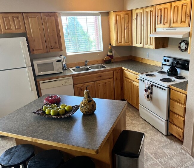 Building Photo - Foxbay @ The Jordanelle