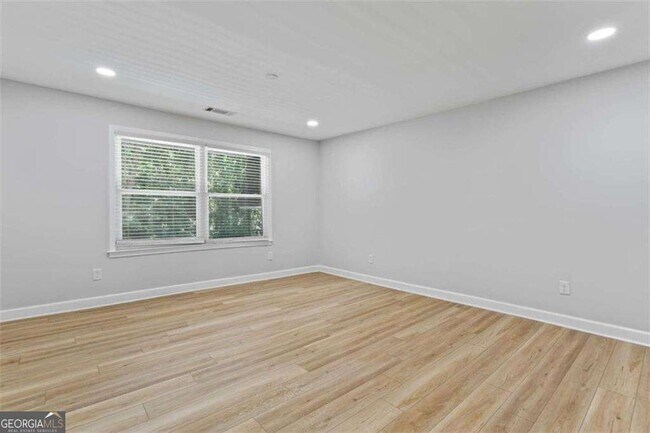 Building Photo - 2023 Stoneleigh Dr