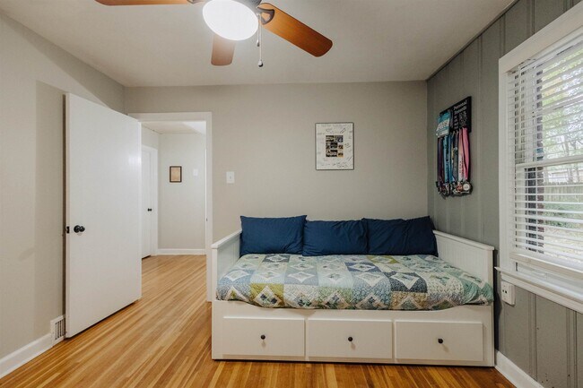 Building Photo - 4960 Hummingbird Ln