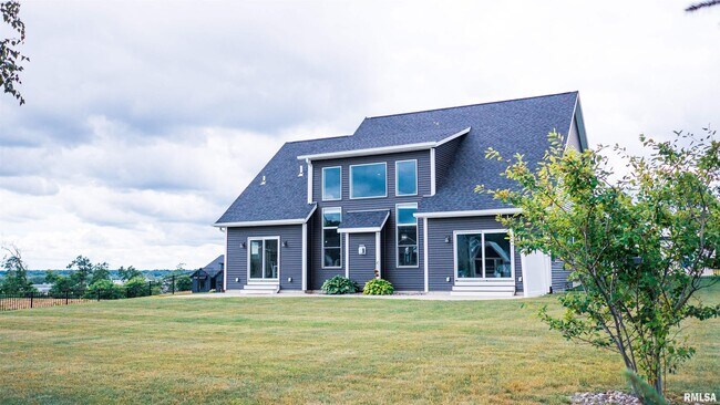 Building Photo - 285 Madison Dr