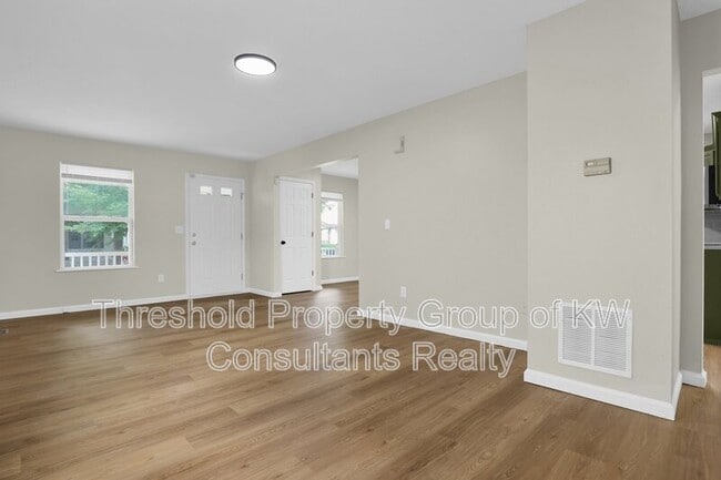 Building Photo - 1352 N 6th St