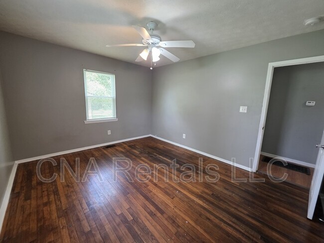 Building Photo - 112 E Acres Dr SE