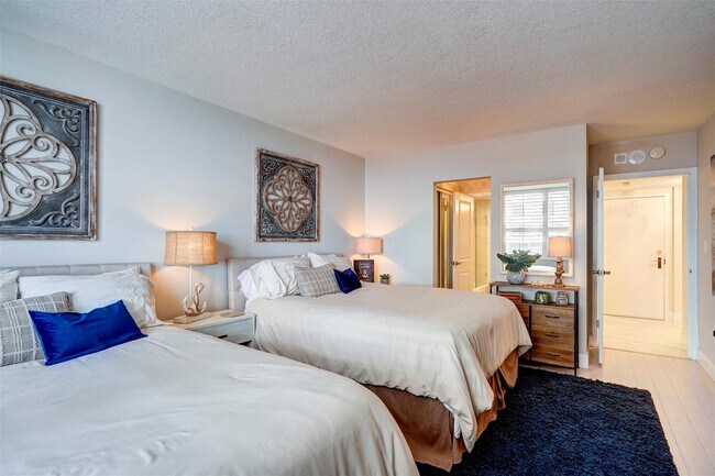 Building Photo - 5480 N Ocean Dr