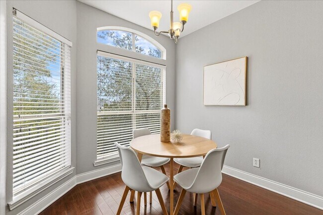 Building Photo - $1,500/mo – 2BR/1BA Condo in Northwest Austin with Stone Fireplace & Balcony