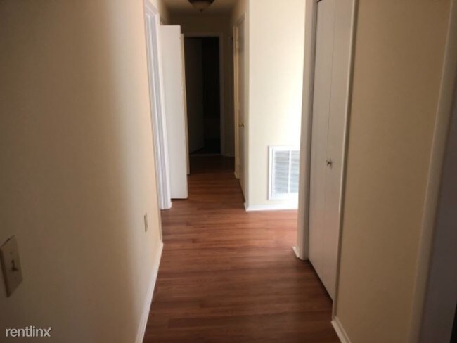 Building Photo - 2 br, 1 bath Condo - 58 Towne House Rd
