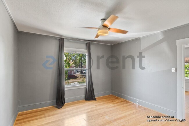 Building Photo - Unit