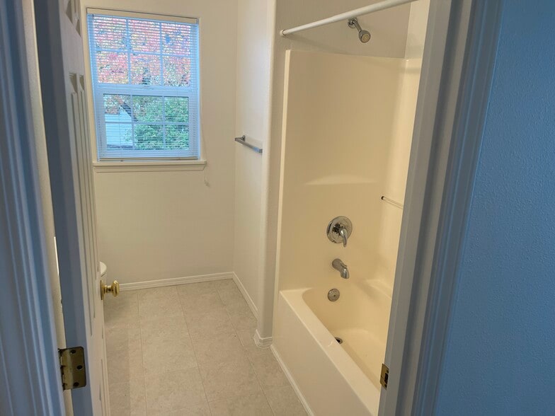 Building Photo - 16586 NW Desert Canyon Dr