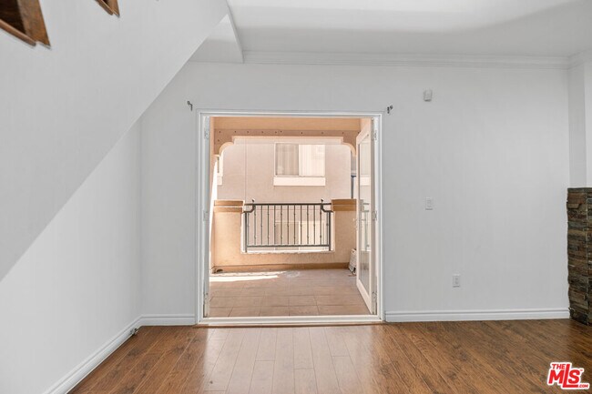 Building Photo - 5633 Carlton Way