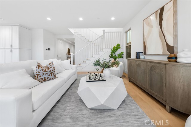 Building Photo - 206 Collino