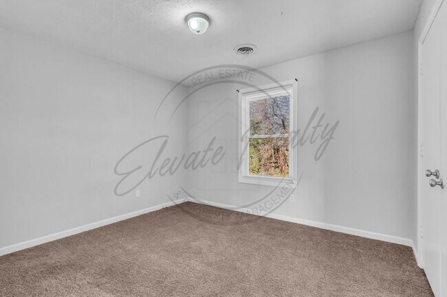 Building Photo - Affordable 2BR Ranch Duplex in N. Columbia — Move-In Special!