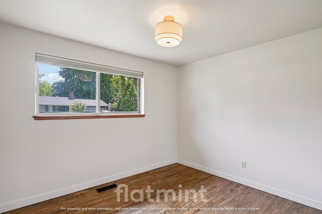 Building Photo - 32133 9th Ave S