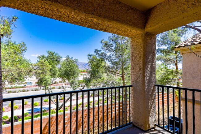 Building Photo - 3 Bed, 2 Bath, 1 Car Aliante Condo