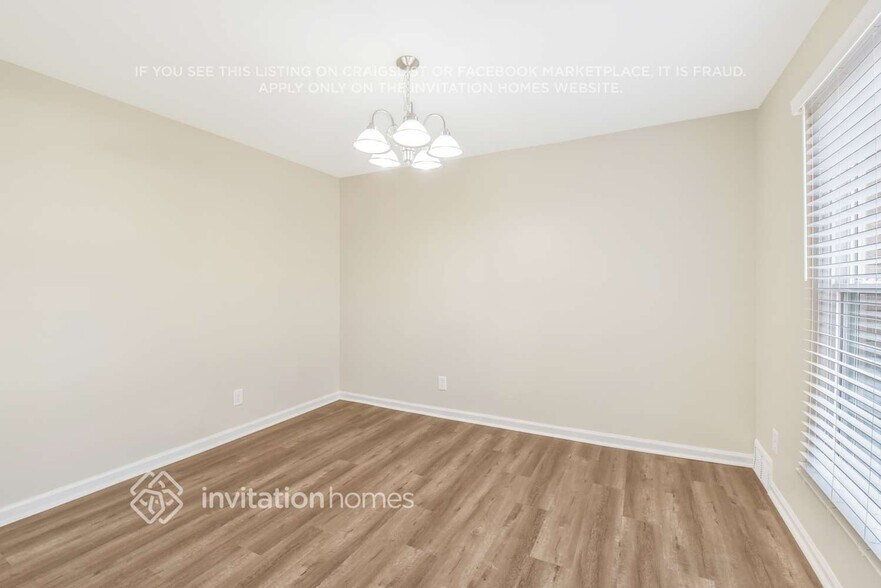 Building Photo - 3332 Bonneville Dr