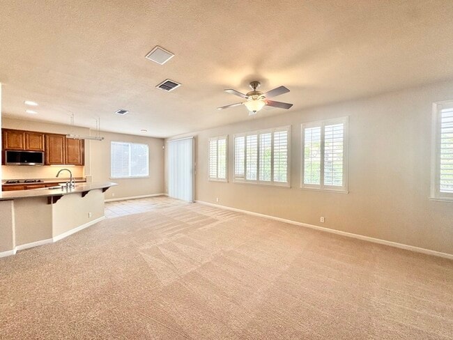 Building Photo - Beautiful large 4 bedroom home in rocklin!