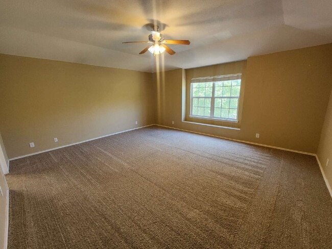 Building Photo - Spacious 4 Bedroom Home in Prime Medical Center Location