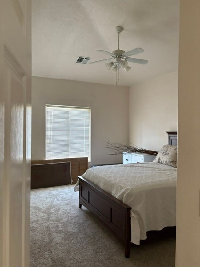 Building Photo - Furnished Home in Sante Fe Vistas- Short T...